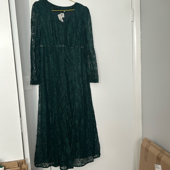 Dresses & Skirts - Lace formal Dress